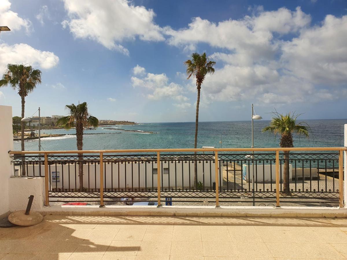 Poseidon 51 - Beachfront Two Bedroom Apartment Paphos Eksteriør bilde